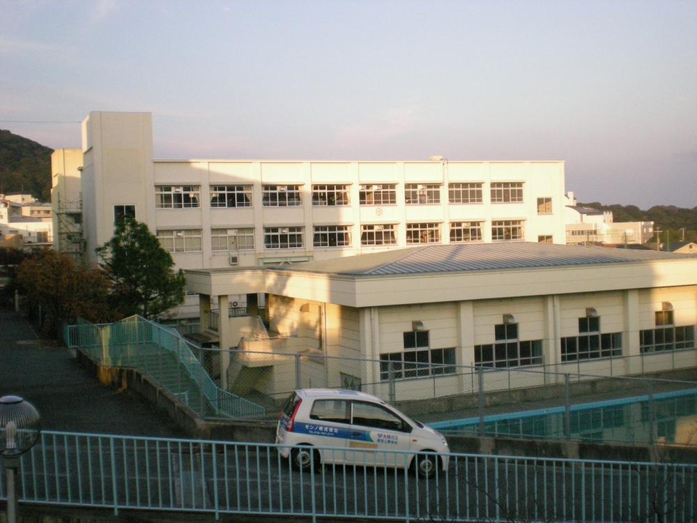 Junior high school. Takakura 1800m until junior high school