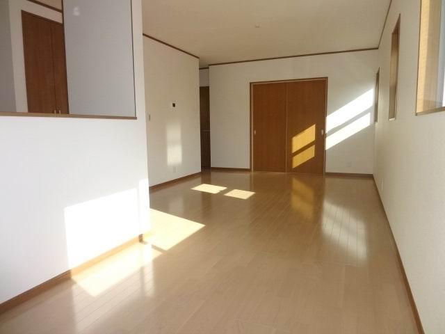 Living. Second floor LDK16 Pledge. Hito good. It is a popular face-to-face kitchen to wife. 