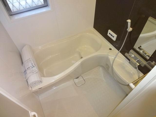 Bathroom. First floor bathroom. System bus with add-fired function. 