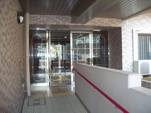 Entrance. entrance. Auto-lock system.