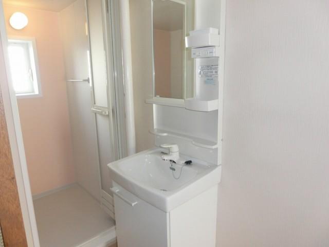 Wash basin, toilet. Indoor (11 May 2013) Shooting