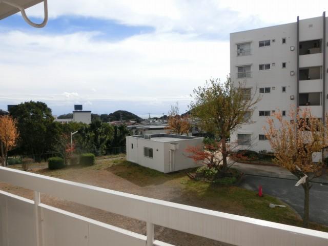 View photos from the dwelling unit. View from the site (November 2013) Shooting
