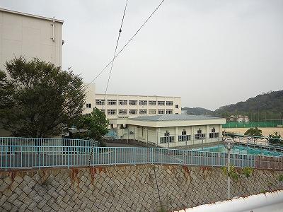 Junior high school. 355m to Kobe Municipal Takakura Junior High School