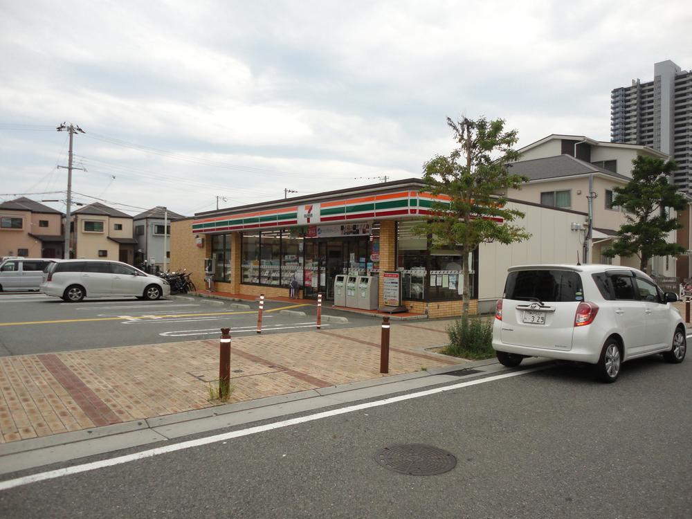 Convenience store. Seven-Eleven 426m to Kobe Itayado Ekimae