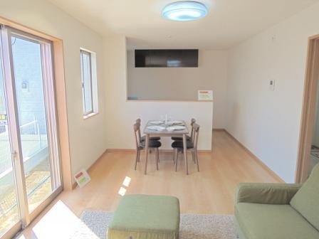 Same specifications photos (living). (Building 2) same specification