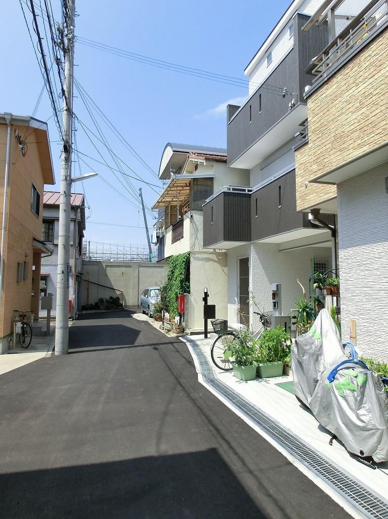 Local photos, including front road. Local (August 2013) Shooting