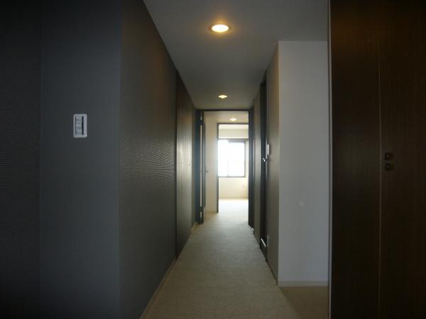 Other introspection. Corridor photo