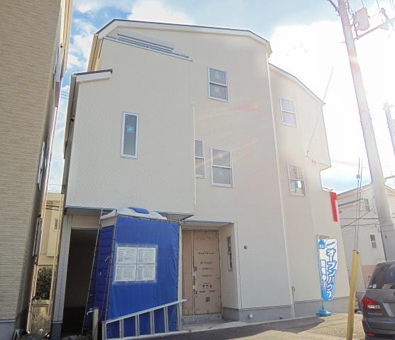 Local appearance photo. Local (12 May 2013) Shooting