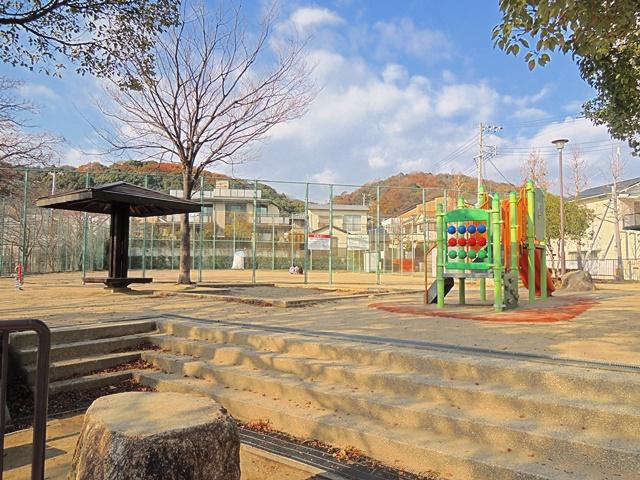 Other. A 1-minute walk from the major park