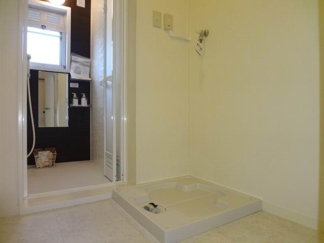 Wash basin, toilet. Powder Room. cross ・ CF Hakawasumi. Waterproof bread already replaced.