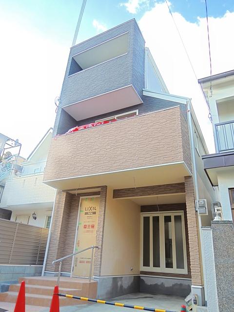 Local appearance photo. Local (11 May 2013) Shooting