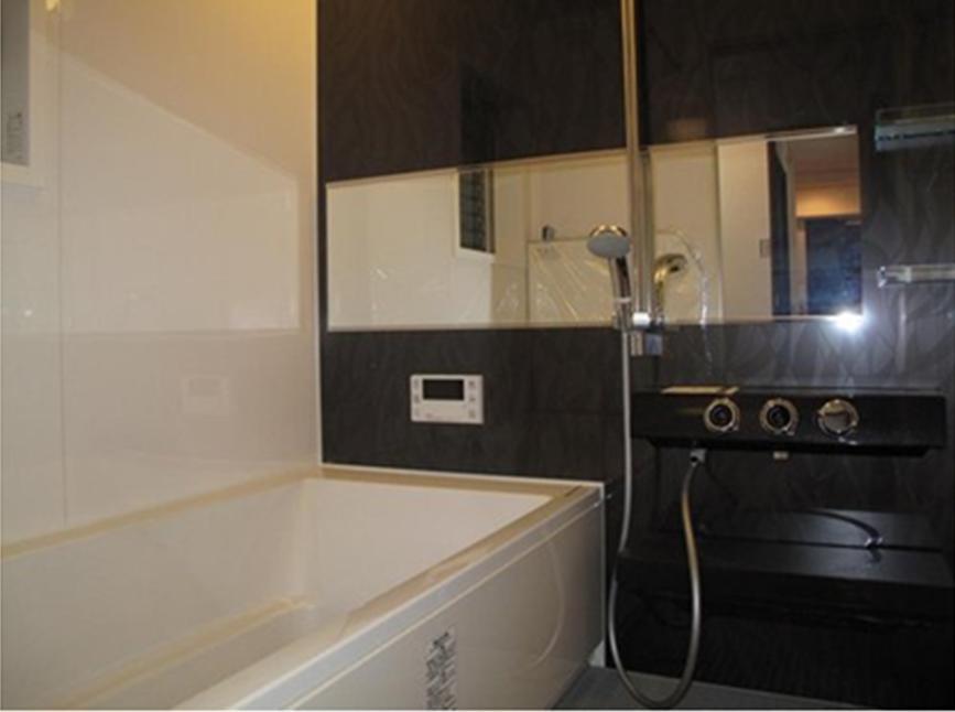 Bathroom. Indoor (07 May 2013) Shooting