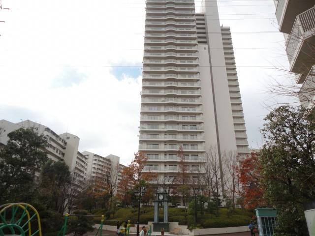 Local appearance photo. Local (12 May 2013) Shooting High-rise apartment close to green are also many