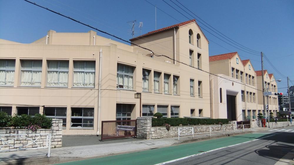 Primary school. Municipal Nishisuma until elementary school 1240m