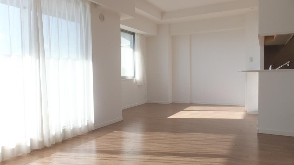 Local appearance photo.  ■ LD part spacious about 14.3 tatami  ■ With floor heating (living and dining)  ■ South-facing per, Sunny