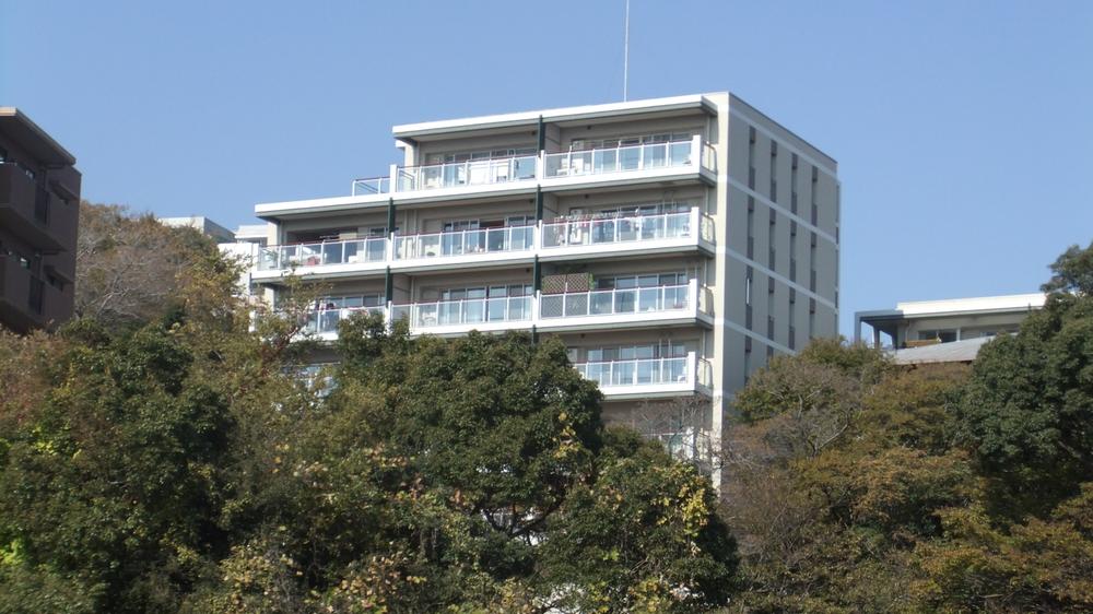 Local appearance photo.  ■ Hope the sky and the sea, South-facing hill apartment