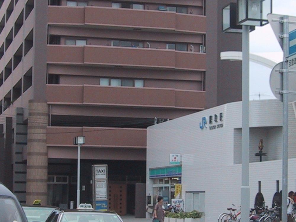 Entrance. local Station is a short Commute, School is convenient