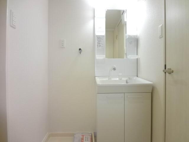Wash basin, toilet. Powder Room. Shampoo dresser exchange. cross ・ CF Hakawa is settled.