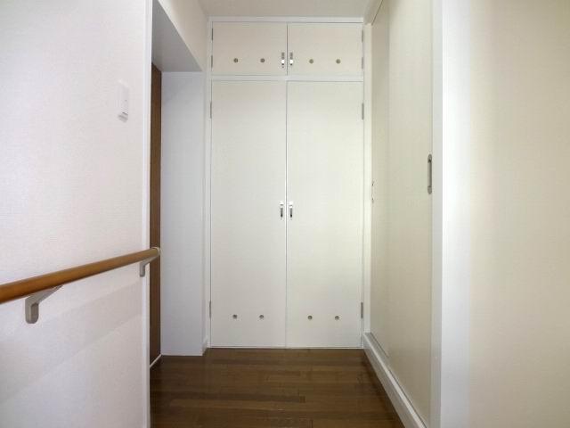 Entrance. Entrance hall. cross ・ Flooring Hakawa is settled.