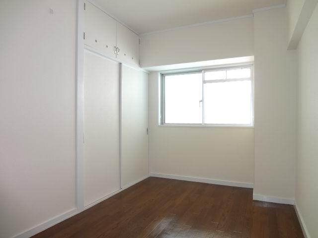 Non-living room. Western-style 5.8 Pledge. Things Irizuke. cross ・ Flooring Hakawa is settled.