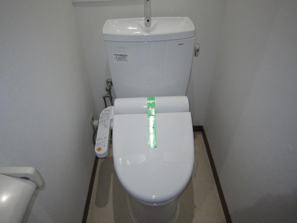 Toilet. Toilet exchange ・ Warm water washing toilet seat had made