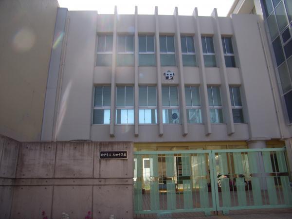 Junior high school. 800m to Daejeon junior high school