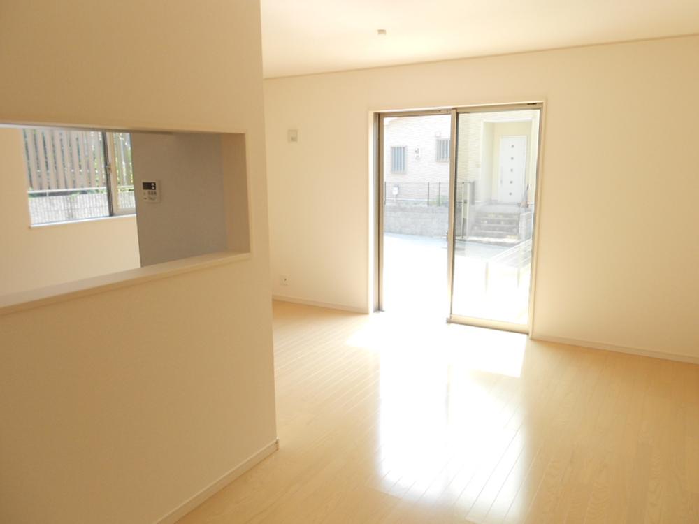 Same specifications photos (living)