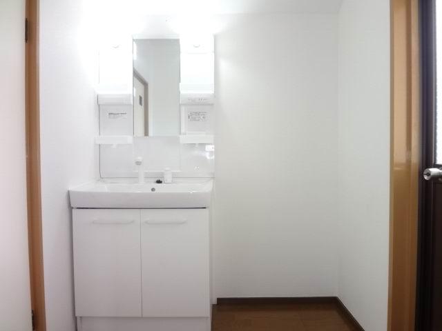 Wash basin, toilet. Second floor washroom. Shampoo is a dresser already replaced.
