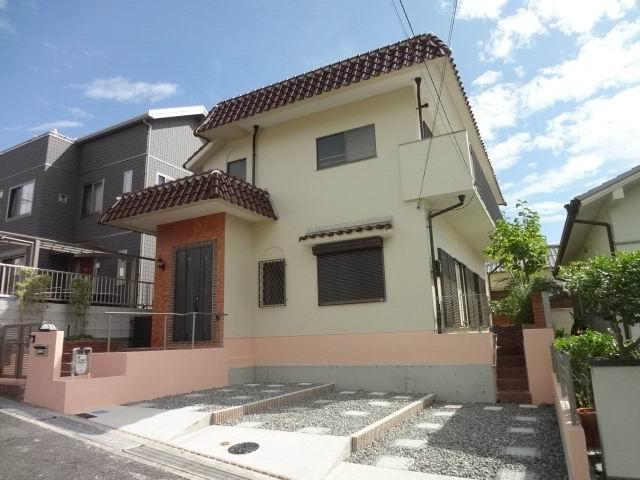 Local appearance photo. 2013 August renovation completed. Site 65 square meters ・ One detached houses with three car port. Views of the Akashi Bridge.