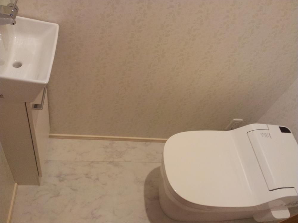Toilet. First floor toilet (12 May) Photo: La Uno