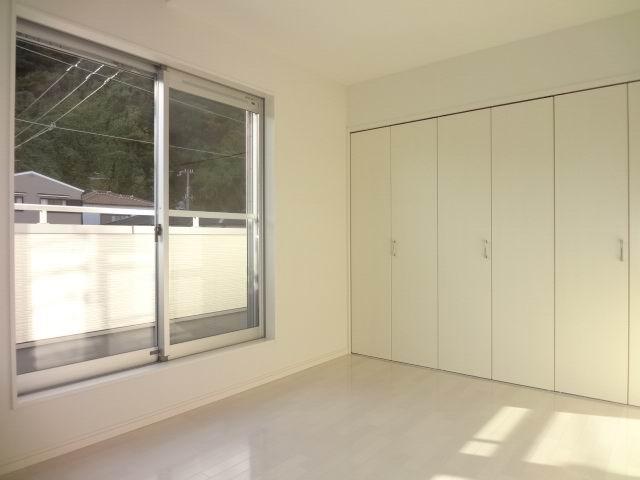 Non-living room. 2 Kaiyoshitsu 6 Pledge. balcony ・ closet ・ With loft. Is yang This good in the south-west direction. 