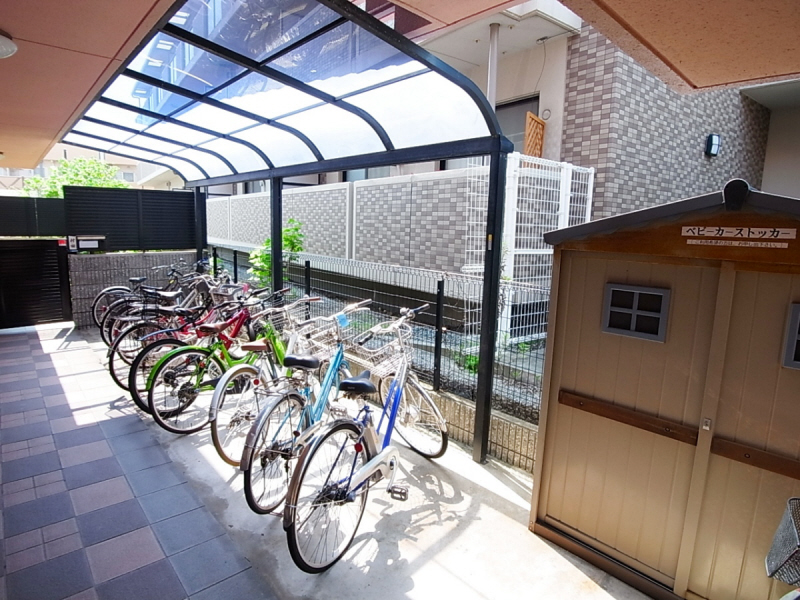 Other common areas. Bicycle equipped