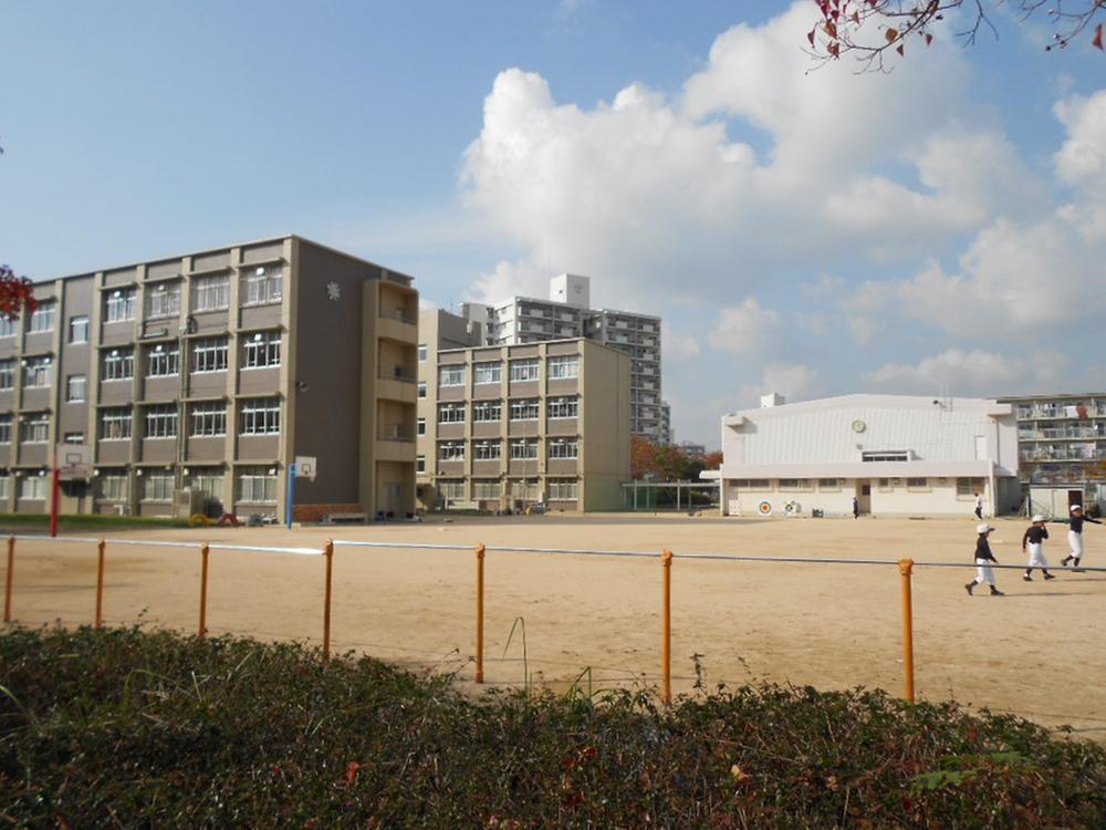 Primary school. Ryugadai until elementary school 170m