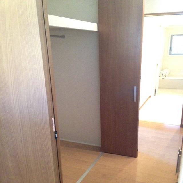 Receipt. There is a convenient storage in 1F hallway. 