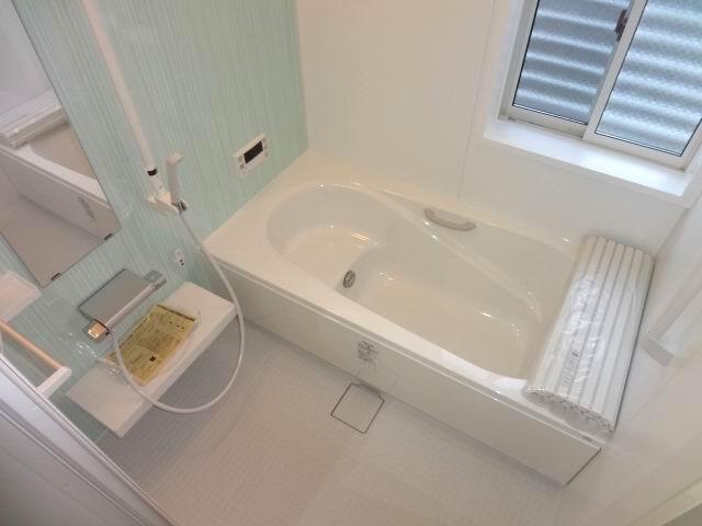 Bathroom. First floor bathroom. System bus with drying heater. 