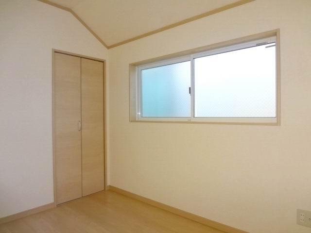 Non-living room. 2 Kaiyoshitsu 4 Pledge. It is with a closet. 
