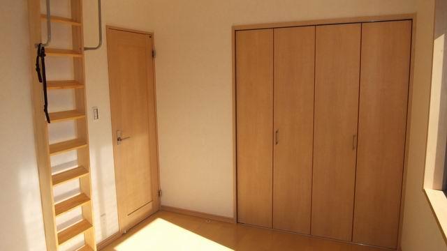 Non-living room. 2 Kaiyoshitsu 6 Pledge. closet ・ balcony ・ With loft. 