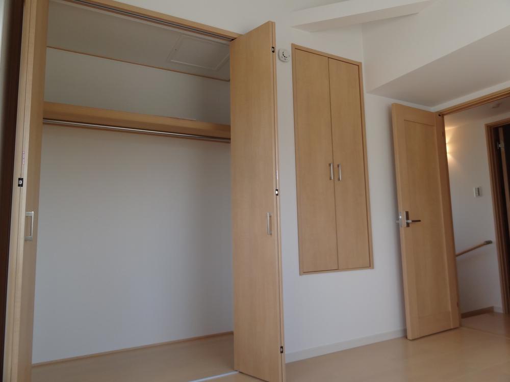 Same specifications photos (Other introspection). closet