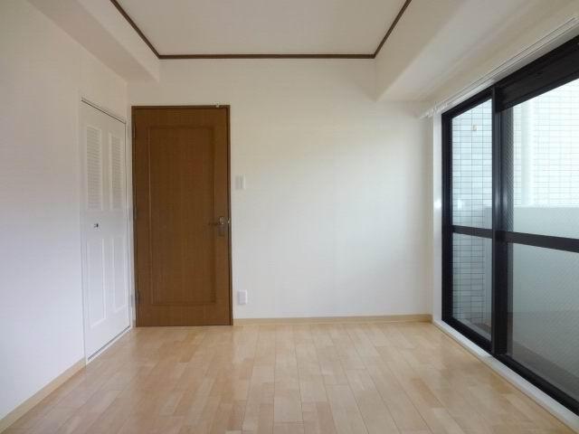 Non-living room. Western-style 6.2 Pledge. With closet. cross ・ Flooring Hakawa is settled.