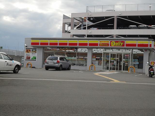 Convenience store. 643m until the Daily Yamazaki Kobe Namimatsu the town shop