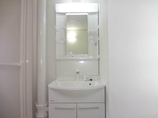 Wash basin, toilet. Powder Room. cross ・ CF Hakawasumi. Shampoo is a dresser already replaced.
