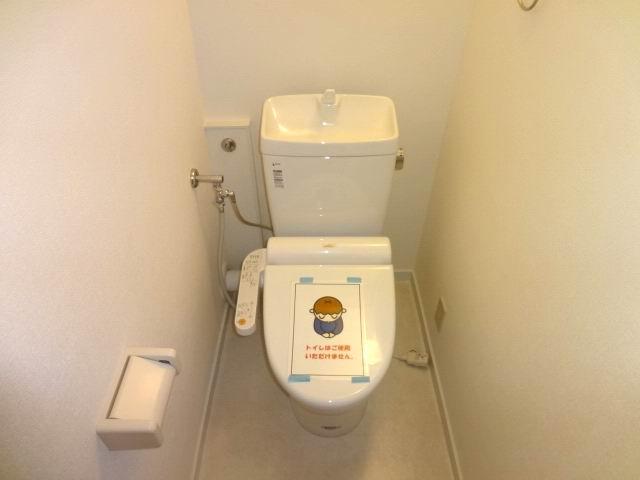 Toilet. toilet. Shower toilet already replaced.