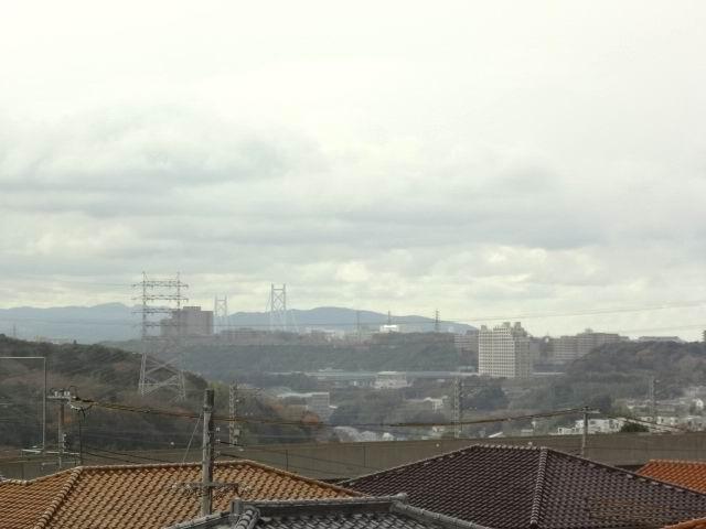 View photos from the dwelling unit. View from the south balcony. Akashi Bridge is visible in the distance.
