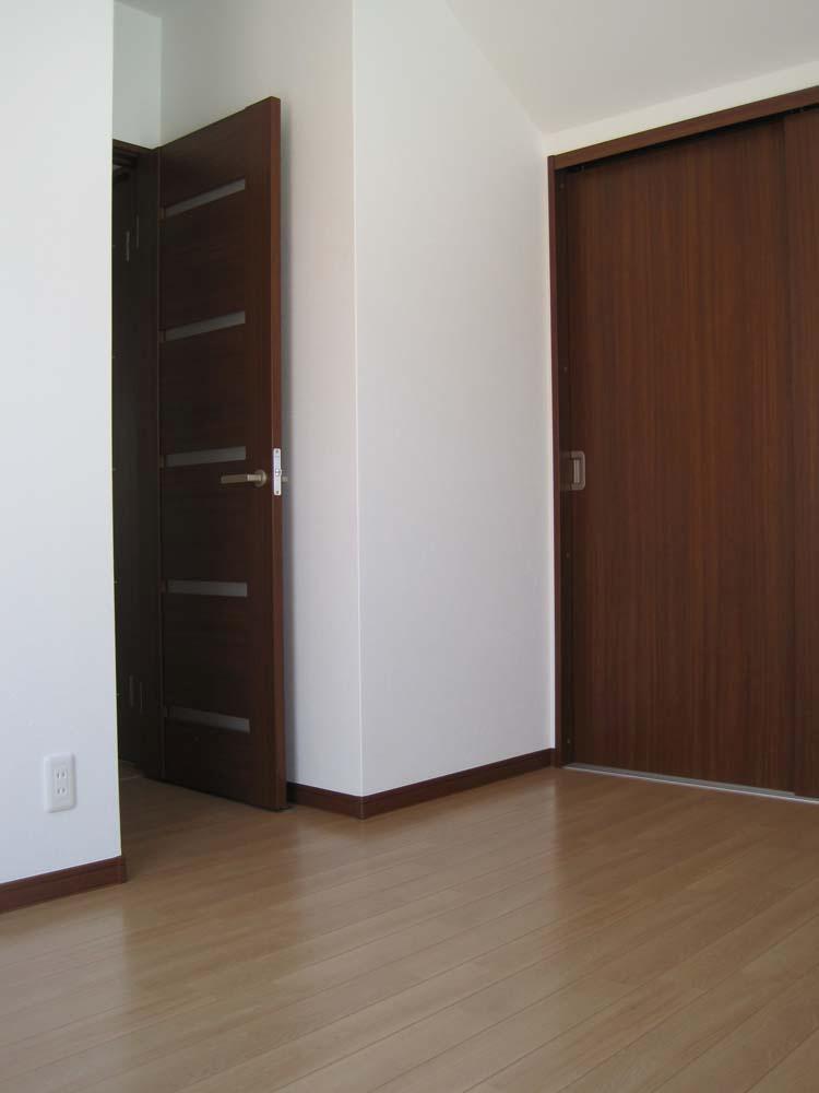Non-living room. Installation of all storage space in the living room.