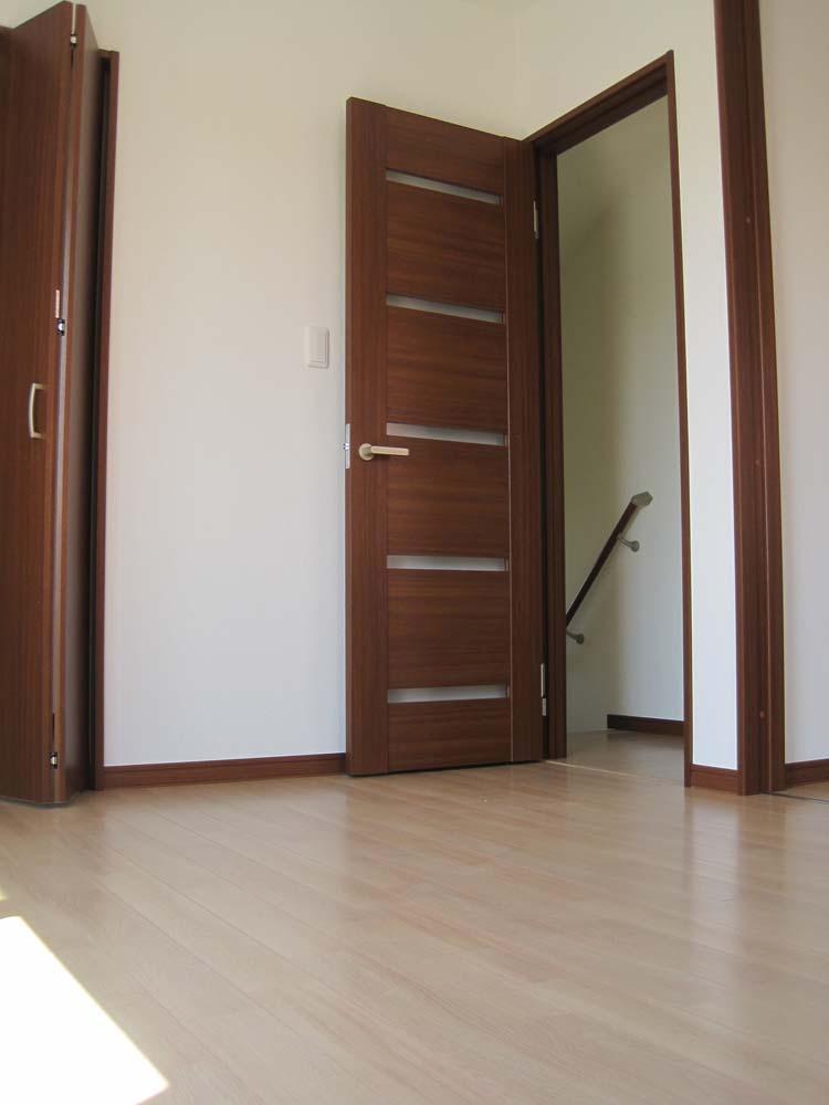 Non-living room. All Western-style flooring.