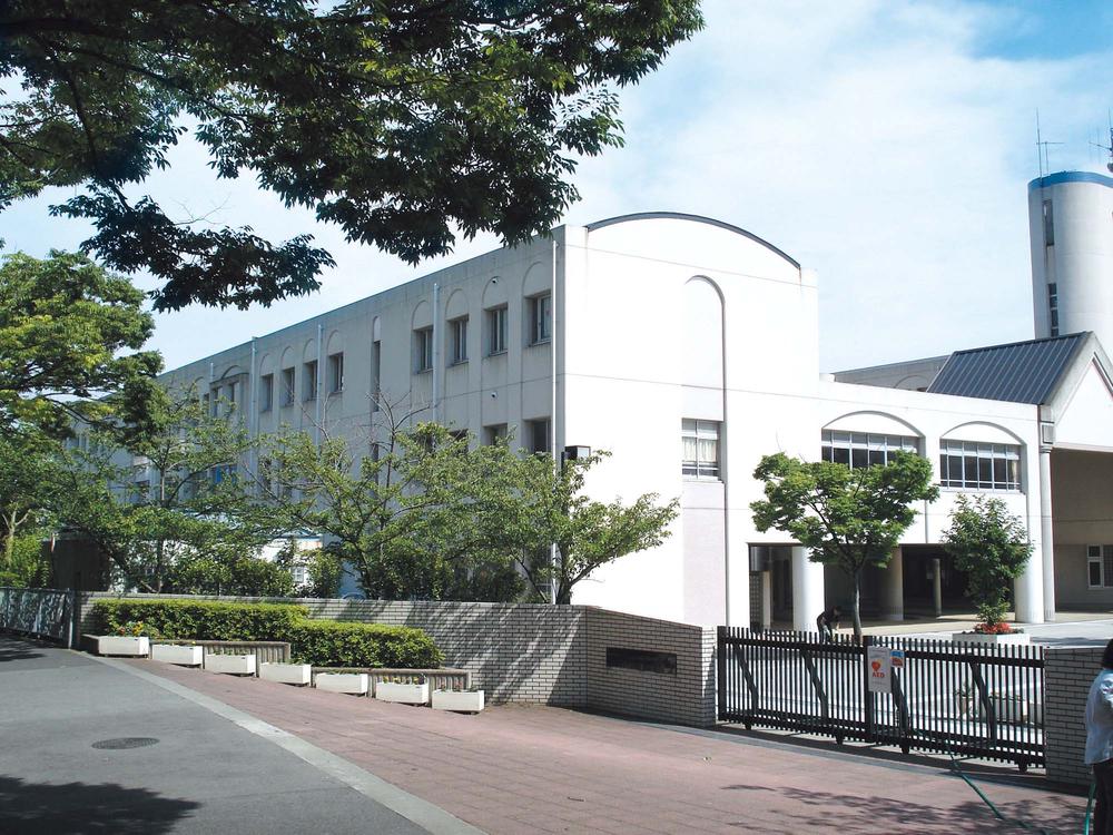Junior high school. Seiryodai until junior high school 930m school motto is "morals and manners"