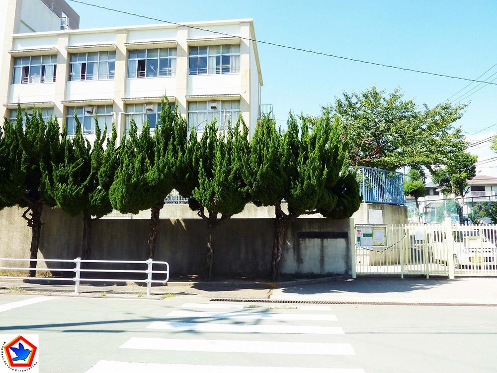 Primary school. 561m to Kobe Municipal Kozukayama Elementary School