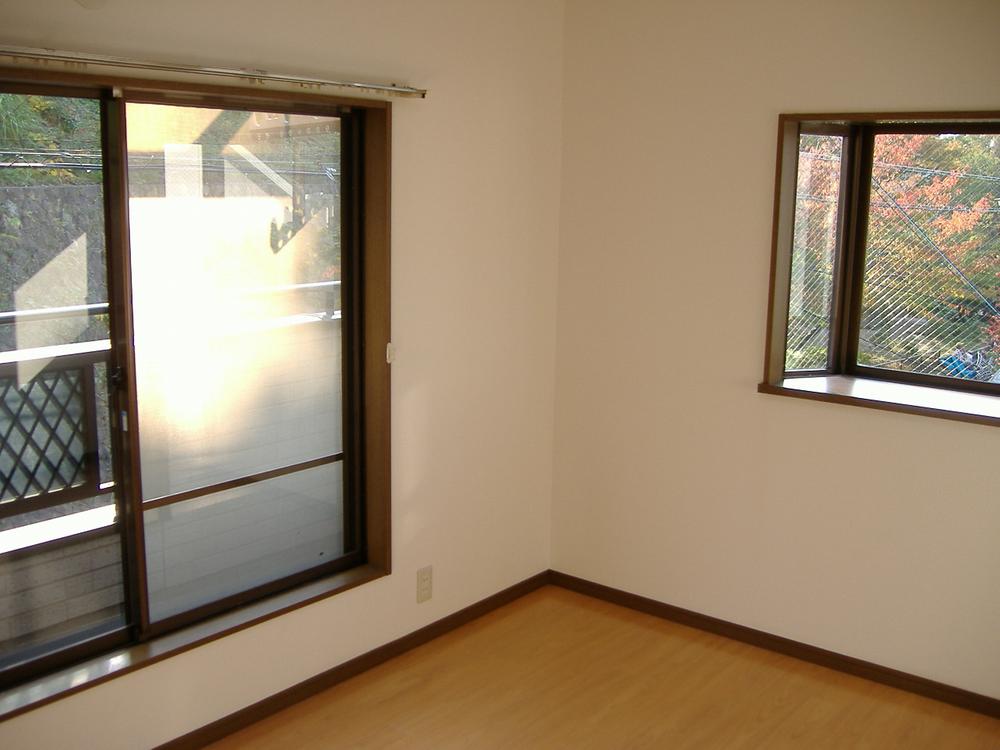Non-living room. Western-style 6 Pledge. Cross Hakawa. Two-sided lighting. Balcony.