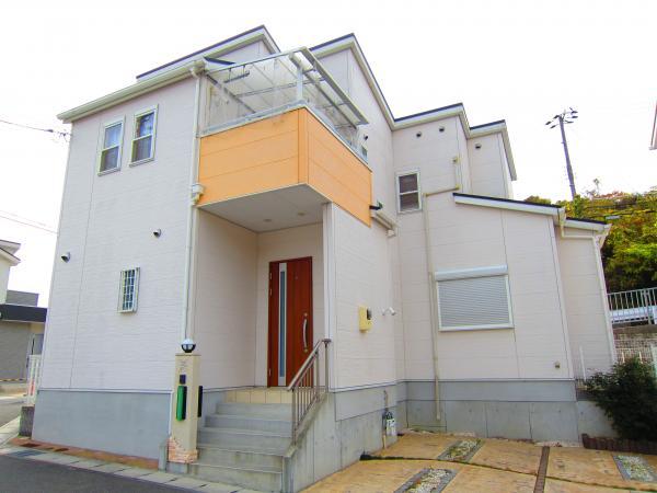 Local appearance photo. 3 open sense of direction land is no mistake!  Lighting is also plenty of. Heisei 18 years built in a beautiful property! Renovated for, You can immediately move!