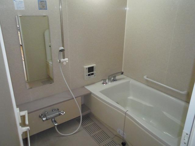Bathroom. It is a feeling of cleanliness there bathroom was white and keynote!